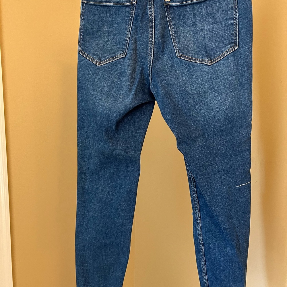 Old Navy RockStar Super Skinny Extra High Rise Jeans in Medium Wash Size 6
